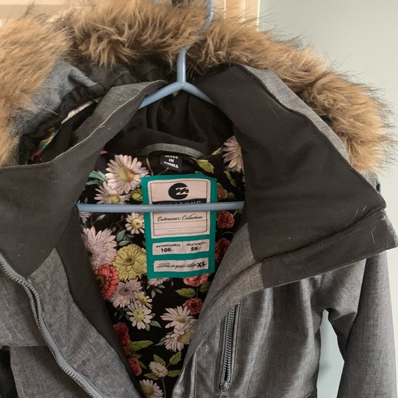 Ladies billabong winter jacket - Picture 2 of 7